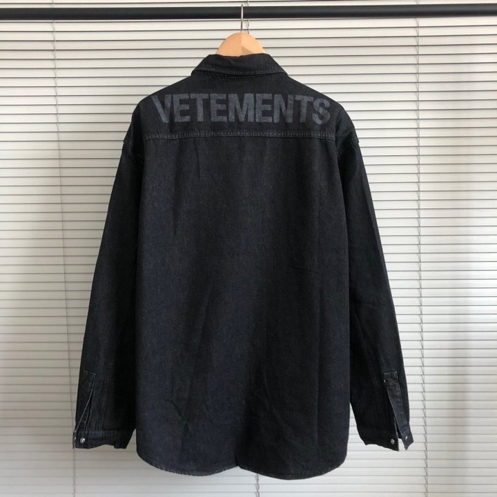 Vetements 베트멍 로고 오버 데님 셔츠