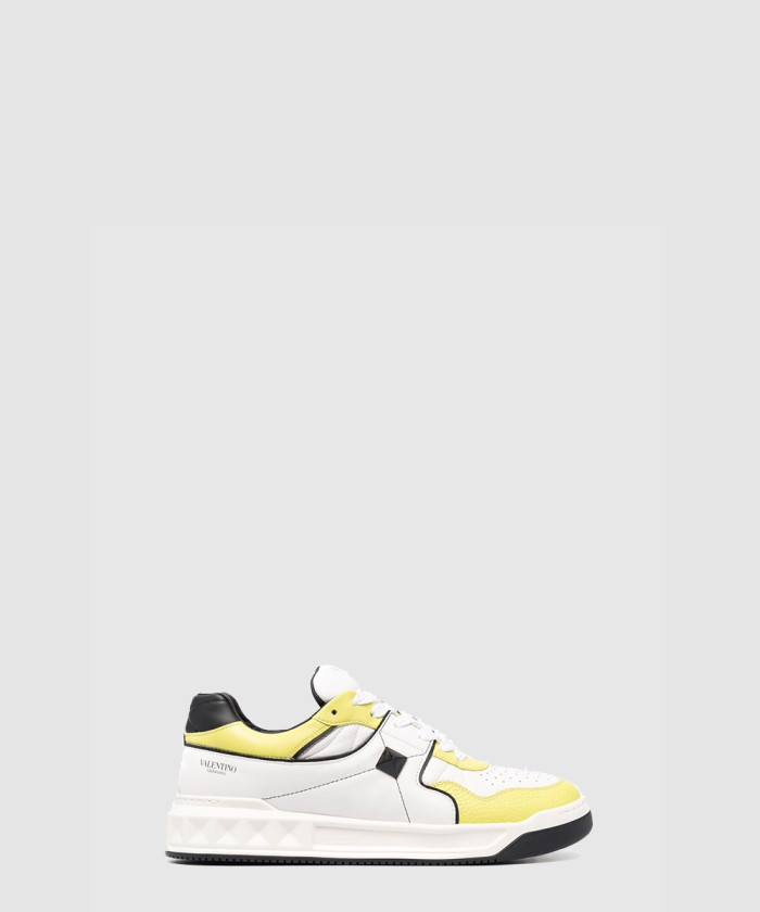 발렌티노 로만 스터드 로우탑 스니커즈