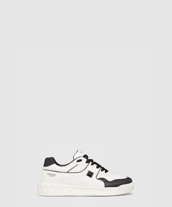 발렌티노 원 스터드 로우탑 스니커즈