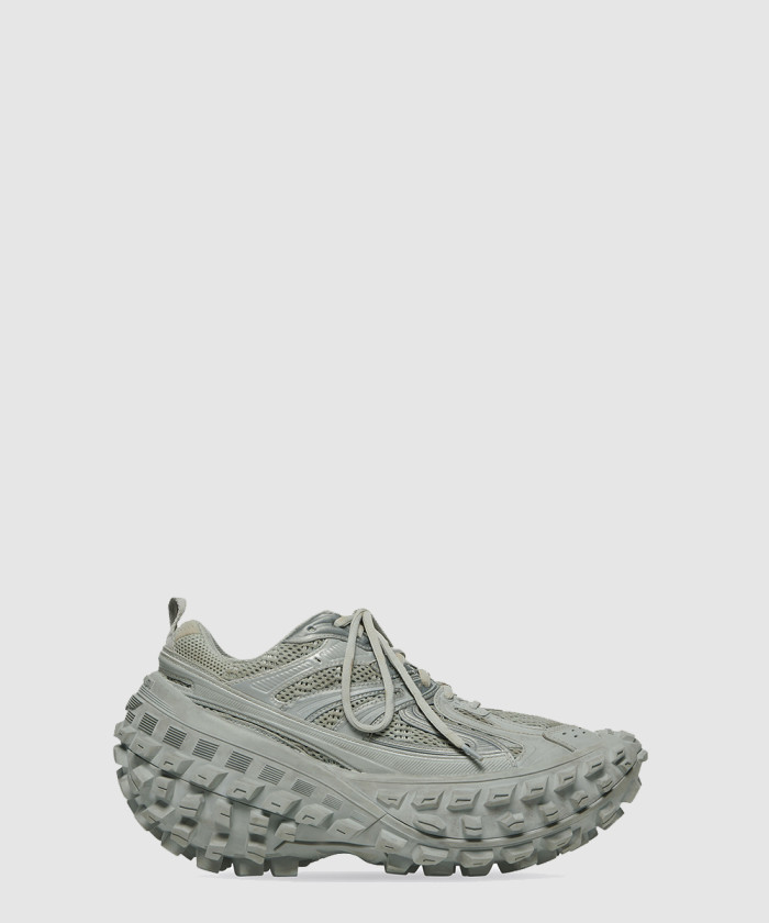 발렌시아가 디펜더 스니커즈 685613