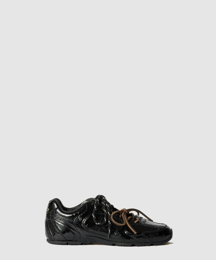 미우미우 페이턴트 가죽 스니커즈 5E165E