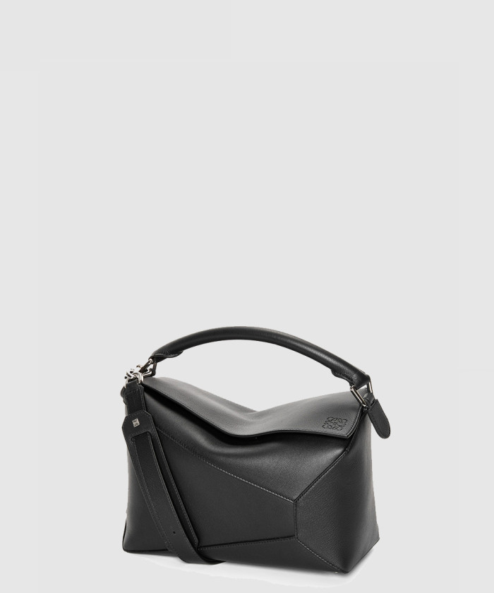 로에베 퍼즐백 카프스킨 미듐