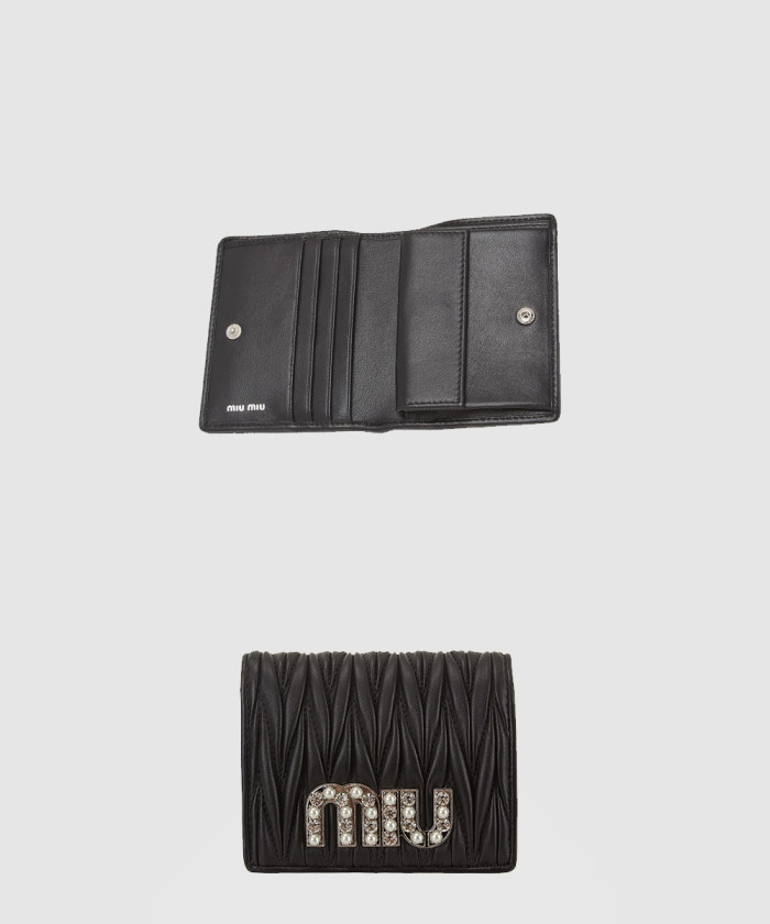 미우미우 마테라쎄 나파 가죽 반지갑 5MV204